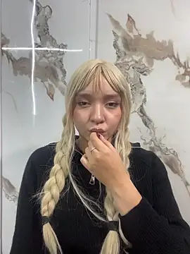 Snapshot of JuliethMoss chatting on April 3, 2026, 9:49 am JuliethMoss online show from April 3, 2026, 9:49 am