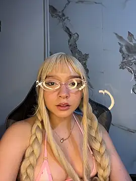 Snapshot of JuliethMoss chatting on March 28, 2026, 9:54 am JuliethMoss online show from March 28, 2026, 9:54 am