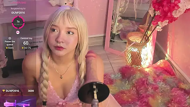 Snapshot of JuliethMoss chatting on April 11, 2026, 9:07 pm JuliethMoss online show from April 11, 2026, 9:07 pm