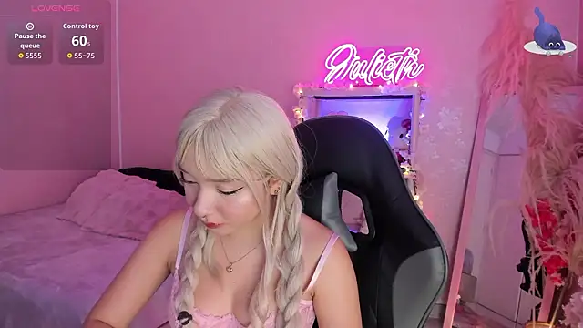 Snapshot of JuliethMoss chatting on March 25, 2026, 9:14 pm JuliethMoss online show from March 25, 2026, 9:14 pm