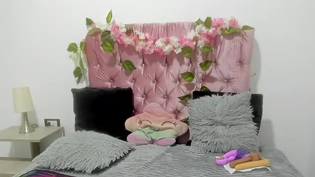 Snapshot of ivy_moon05 chatting on January 17, 2026, 4:43 pm ivy moon05 online show from January 17, 2026, 4:43 pm