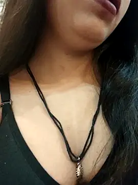 Snapshot of Maahhii_2 chatting on October 22, 2025, 5:34 pm Maahhii 2 online show from October 22, 2025, 5:34 pm