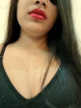 Snapshot of Maahhii_2 chatting on October 18, 2025, 6:43 pm Maahhii 2 online show from October 18, 2025, 6:43 pm