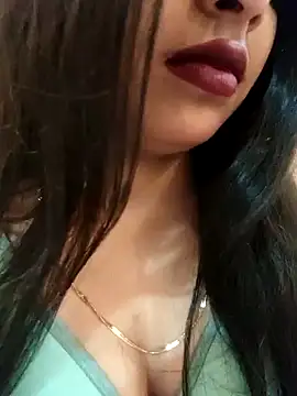 Snapshot of Maahhii_2 chatting on October 28, 2025, 6:29 pm Maahhii 2 online show from October 28, 2025, 6:29 pm