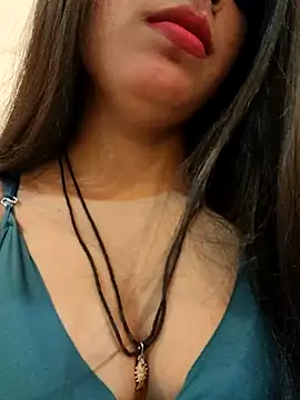 Snapshot of Maahhii_2 chatting on October 21, 2025, 6:29 pm Maahhii 2 online show from October 21, 2025, 6:29 pm