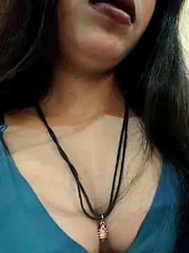 Snapshot of Maahhii_2 chatting on October 25, 2025, 6:41 pm Maahhii 2 online show from October 25, 2025, 6:41 pm