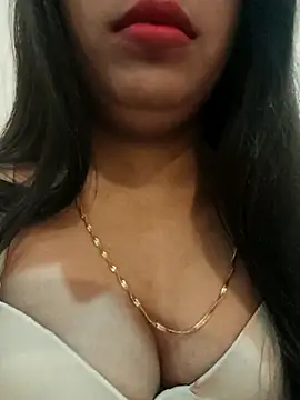 Snapshot of Maahhii_2 chatting on November 12, 2025, 5:50 pm Maahhii 2 online show from November 12, 2025, 5:50 pm