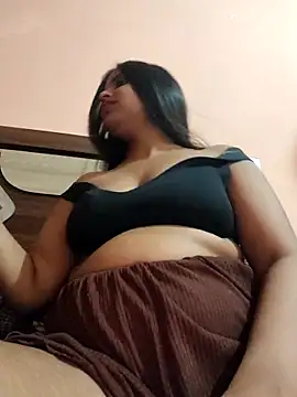 Snapshot of Maahhii_2 chatting on April 18, 2026, 1:24 pm Maahhii 2 online show from April 18, 2026, 1:24 pm