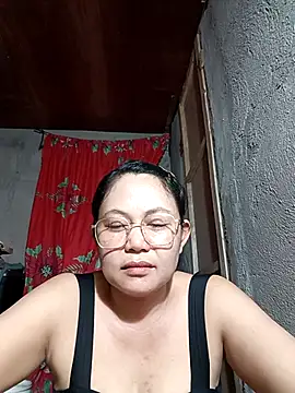 Everleigh mom online show from November 17, 2025, 7:34 am