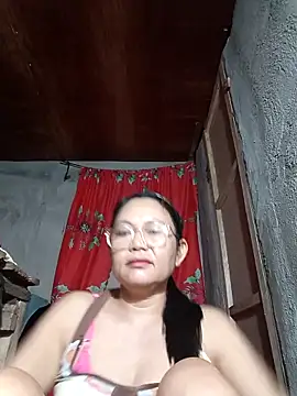 Everleigh mom online show from October 23, 2025, 8:18 pm