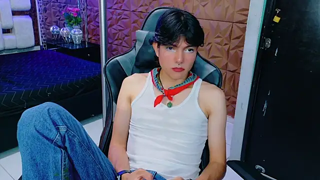 Snapshot of alandelrey57 chatting on October 17, 2025, 10:22 pm alandelrey57 online show from October 17, 2025, 10:22 pm