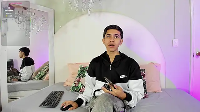 JoshuaSanzz online show from October 14, 2025, 3:29 am