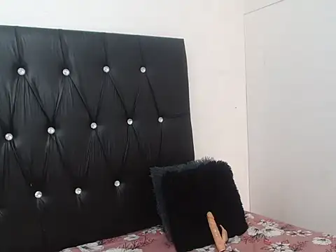 Lsnickykhanyile online show from September 30, 2025, 12:00 pm