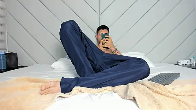 andrew colleman online show from October 26, 2025, 2:56 am