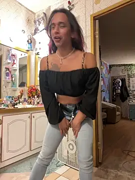Snapshot of TranSexualJade95 chatting on September 15, 2025, 6:14 am TranSexualJade95 online show from September 15, 2025, 6:14 am