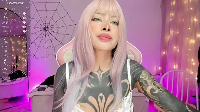 AlinaLukyanova online show from November 27, 2025, 4:35 am