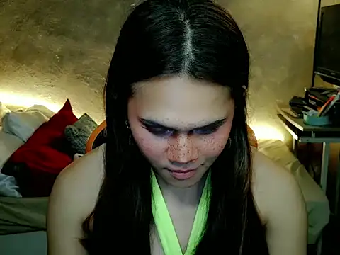 YllanaAltheaXxX online show from May 28, 2026, 4:13 pm
