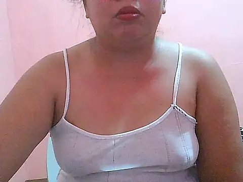 Snapshot of fresh_rosie chatting on April 22, 2026, 11:55 pm fresh rosie online show from April 22, 2026, 11:55 pm