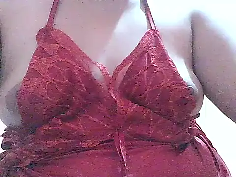 Snapshot of fresh_rosie chatting on April 16, 2026, 9:39 pm fresh rosie online show from April 16, 2026, 9:39 pm