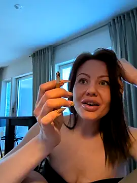 Snapshot of SwedishBaabe chatting on October 3, 2025, 8:49 am SwedishBaabe online show from October 3, 2025, 8:49 am