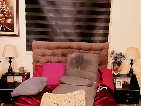 Snapshot of UrnextDoorTS chatting on March 16, 2026, 5:44 am UrnextDoorTS online show from March 16, 2026, 5:44 am