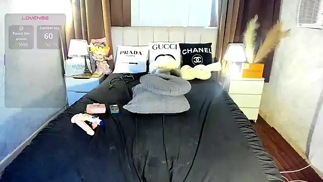 Snapshot of maegan_fox chatting on October 29, 2025, 1:26 am maegan fox online show from October 29, 2025, 1:26 am