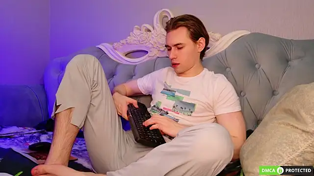 WilliamDyson online show from April 18, 2026, 3:31 am