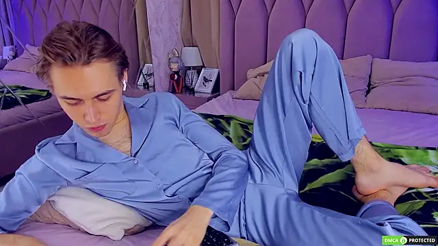 WilliamDyson online show from November 15, 2025, 4:16 am