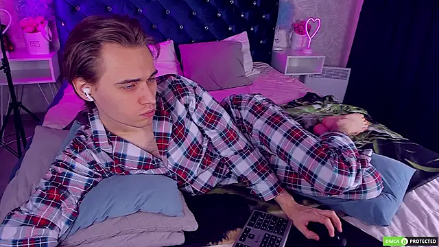 WilliamDyson online show from December 4, 2025, 3:49 am