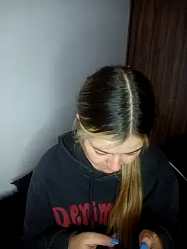 Fernandar2025 online show from October 14, 2025, 9:04 pm