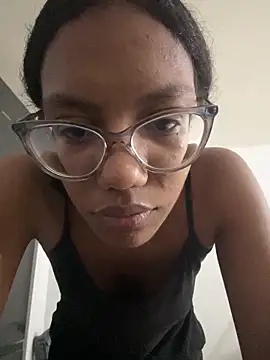 Snapshot of Valen1800 chatting on February 27, 2026, 2:45 am Valen1800 online show from February 27, 2026, 2:45 am