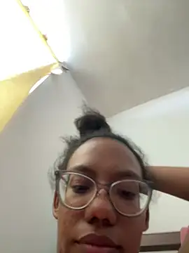 Valen1800 online show from April 12, 2026, 7:39 pm