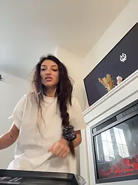 naughtybella05 online show from November 24, 2025, 10:15 am