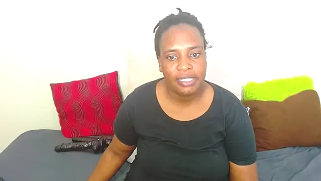 QueenRomaxx1 online show from November 9, 2025, 4:33 pm