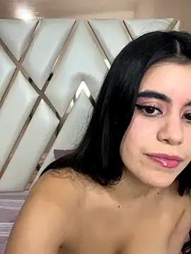 CoralineRusso1 online show from November 14, 2025, 7:01 am