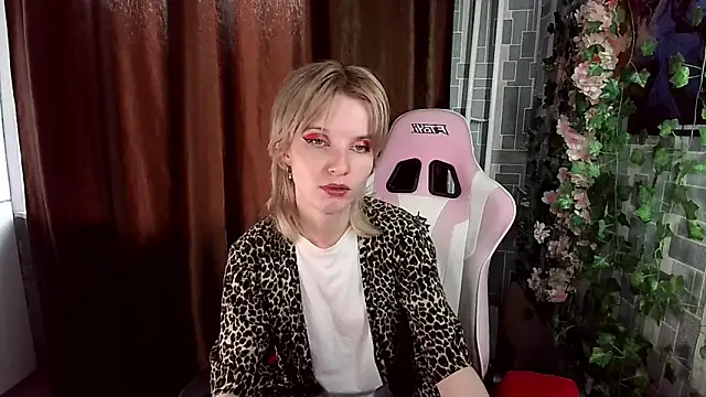 Madelaineses online show from May 24, 2026, 2:33 am
