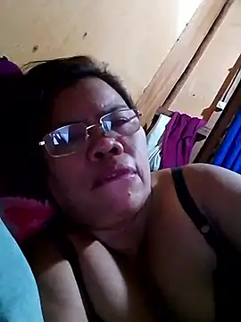 Snapshot of Huge_mama69 chatting on September 10, 2025, 7:40 am Huge mama69 online show from September 10, 2025, 7:40 am