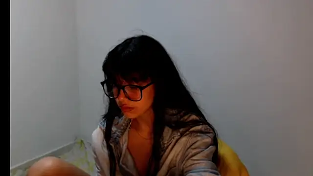 meganmiauu online show from June 17, 2026, 1:05 am