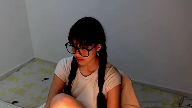 meganmiauu online show from June 3, 2026, 4:57 am