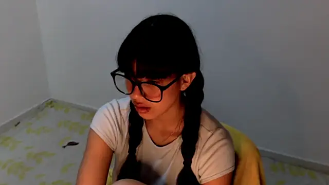 meganmiauu online show from June 6, 2026, 5:12 am