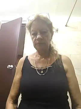 Snapshot of MaryeLunna chatting on September 29, 2025, 12:28 am MaryeLunna online show from September 29, 2025, 12:28 am