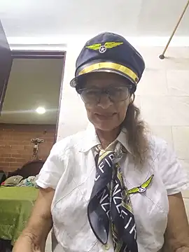MaryeLunna online show from May 27, 2026, 11:12 pm