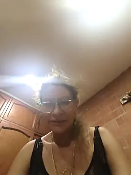 Snapshot of MaryeLunna chatting on September 30, 2025, 12:38 am MaryeLunna online show from September 30, 2025, 12:38 am