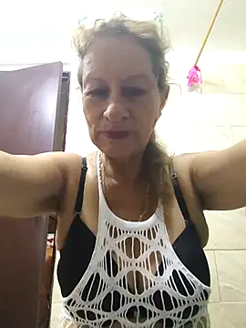 Snapshot of MaryeLunna chatting on October 8, 2025, 12:01 am MaryeLunna online show from October 8, 2025, 12:01 am