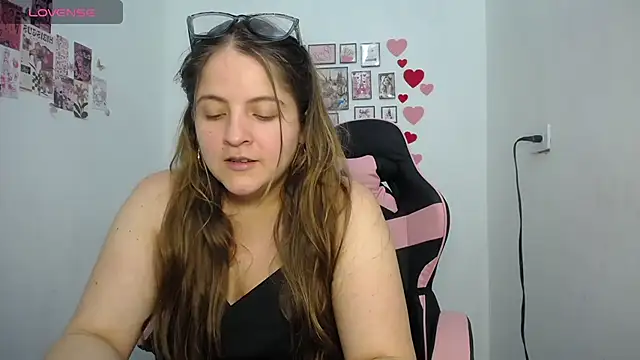 Snapshot of Pregnant_Kloe chatting on May 14, 2026, 10:29 pm Pregnant Kloe online show from May 14, 2026, 10:29 pm