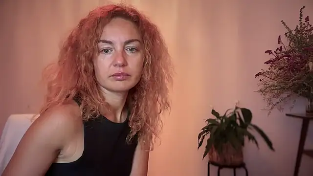 Reddgiirl online show from October 30, 2025, 7:00 pm