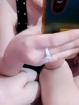 linhbe96xxx online show from October 13, 2025, 1:02 pm