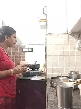Snapshot of Soniya_Roy chatting on May 14, 2026, 5:04 am Soniya Roy online show from May 14, 2026, 5:04 am