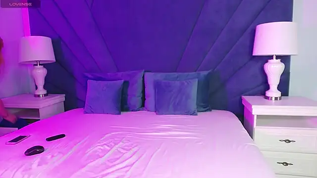 Evelisse online show from September 18, 2025, 4:04 am