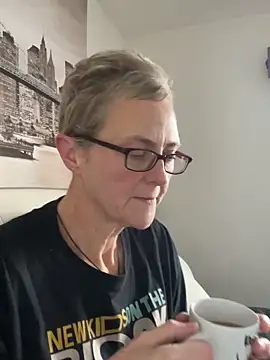 Curvy-Jinx online show from November 25, 2025, 8:14 am